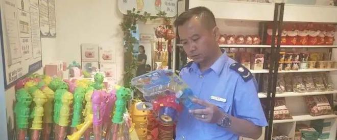 开学季，阆中市监“守护”全程在线 针纺织品销售专项检查护航学生健康